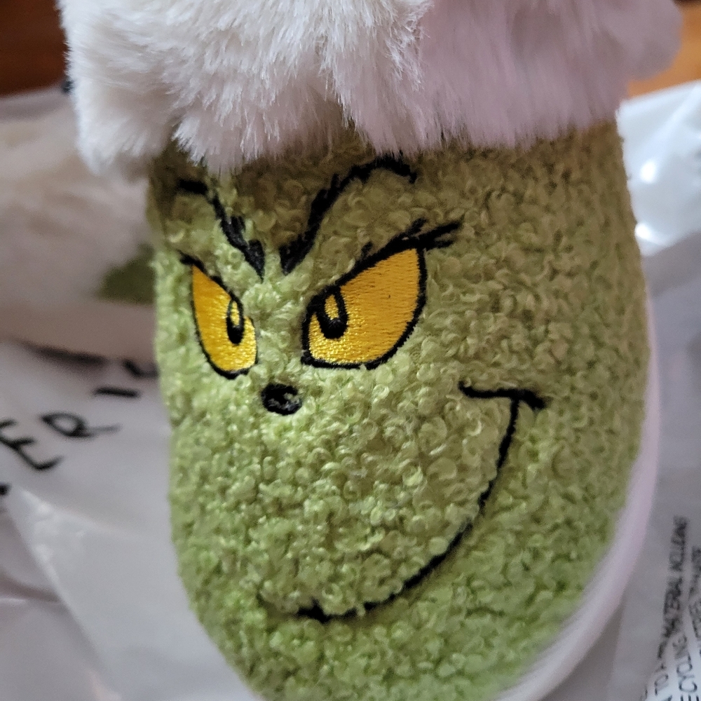 Grinch slippers nwt size 9